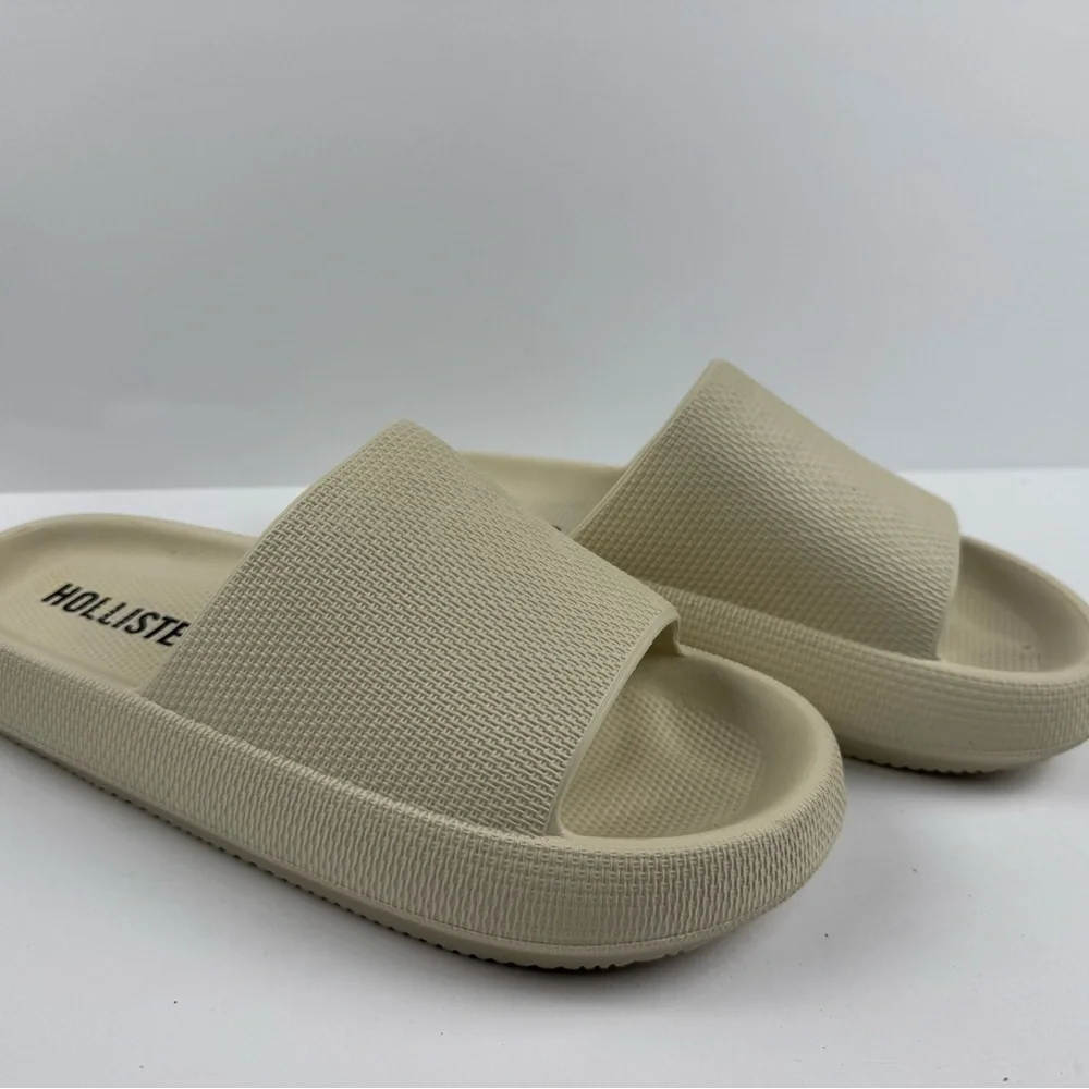 Hollister Beige Slide Sandals men’s size 10.5 women’s 12.5